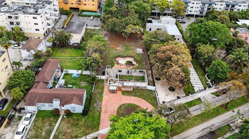 3 bedroom SingleFamilyResidence at 12395 Griffing Blvd, Griffing Biscayne Pk Esta, North Miami — photo 3