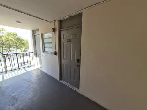 16410 Miami Dr 304, North Miami Beach FL - photo 12 of 18