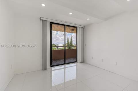 8101 Byron Ave 509, Miami Beach FL - photo 12 of 31