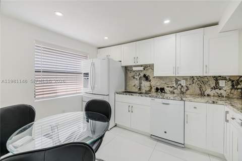 8101 Byron Ave 509, Miami Beach FL - photo 17 of 31