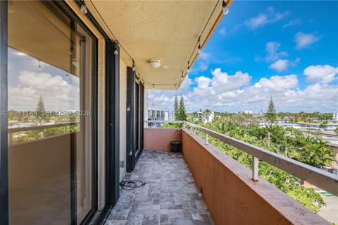 8101 Byron Ave 509, Miami Beach FL - photo 20 of 31