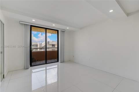 8101 Byron Ave 509, Miami Beach FL - photo 8 of 31