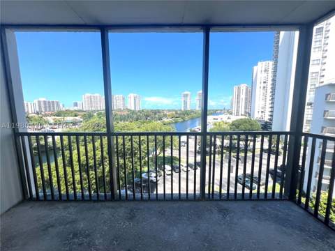 3475 N Country Club Dr 716, Aventura FL - photo 17 of 21