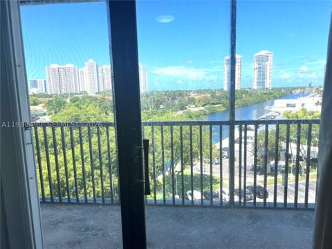 3475 N Country Club Dr 716, Aventura FL - photo 18 of 21