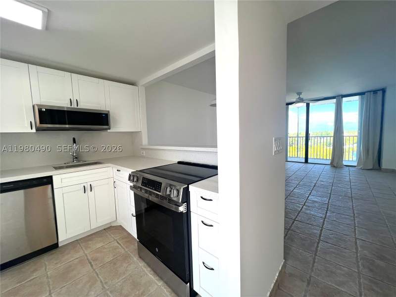 1 bedroom Condominium at 3475 N Country Club Dr 716, Ensenada Condo Bldg E-Ii, Aventura — photo 2