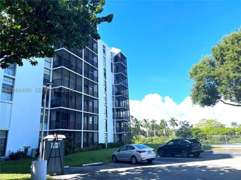 3475 N Country Club Dr 716, Aventura FL - photo 20 of 21