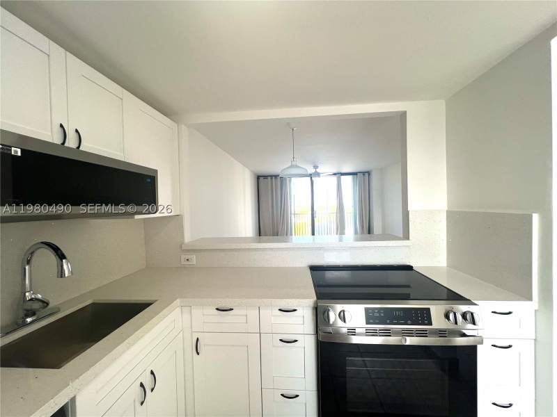 1 bedroom Condominium at 3475 N Country Club Dr 716, Ensenada Condo Bldg E-Ii, Aventura — photo 5