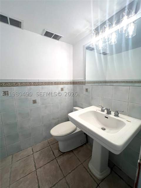 3475 N Country Club Dr 716, Aventura FL - photo 9 of 21