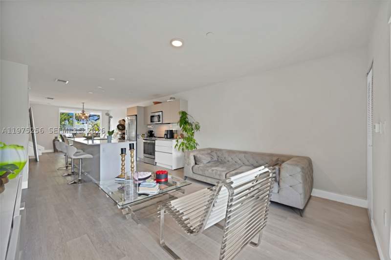 2 bedroom Townhouse at 2535 NE 193rd St 3209, Riverwood, Miami — photo 3