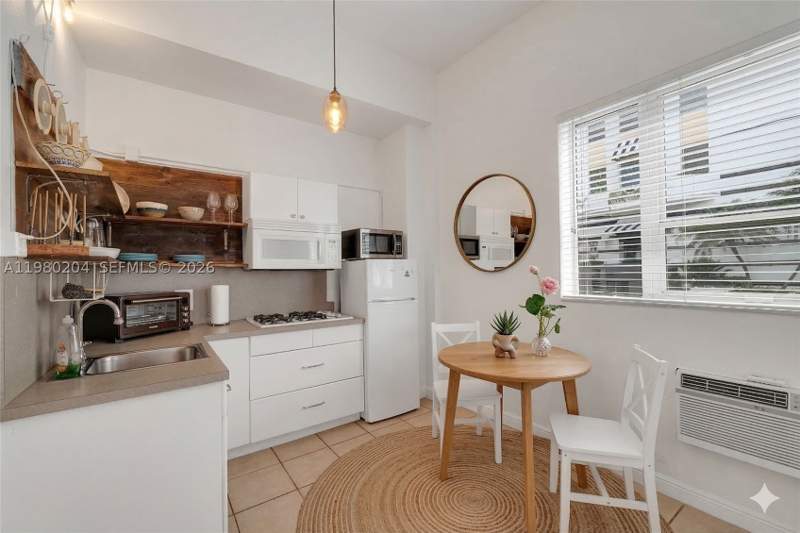 0 bedroom Condominium at 255 W 24th St 107, The Mantell Condo, Miami Beach — photo 3