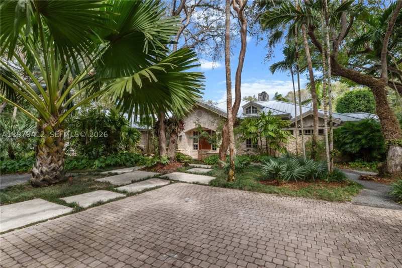 5 bedroom SingleFamilyResidence at 10225 Coral Creek Rd, Snapper Creek Lakes Sub, Coral Gables — photo 1