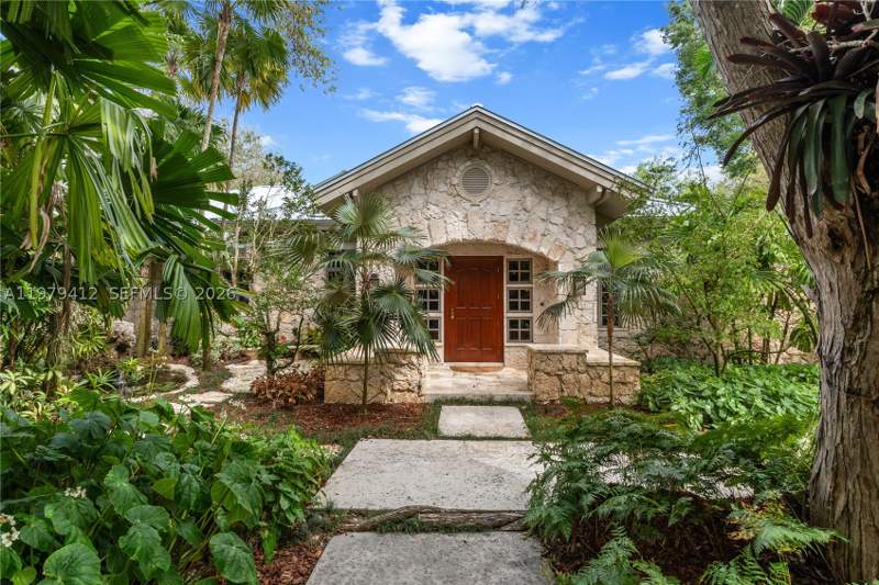 5 bedroom SingleFamilyResidence at 10225 Coral Creek Rd, Snapper Creek Lakes Sub, Coral Gables — photo 2