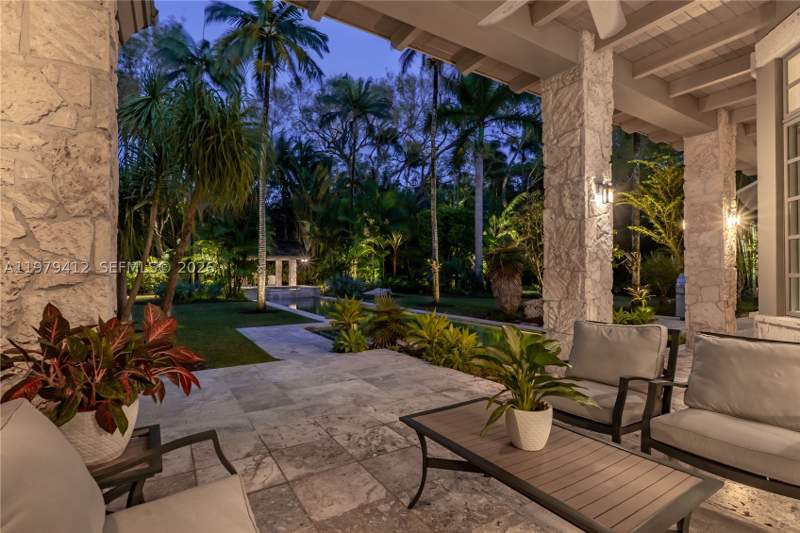 5 bedroom SingleFamilyResidence at 10225 Coral Creek Rd, Snapper Creek Lakes Sub, Coral Gables — photo 4