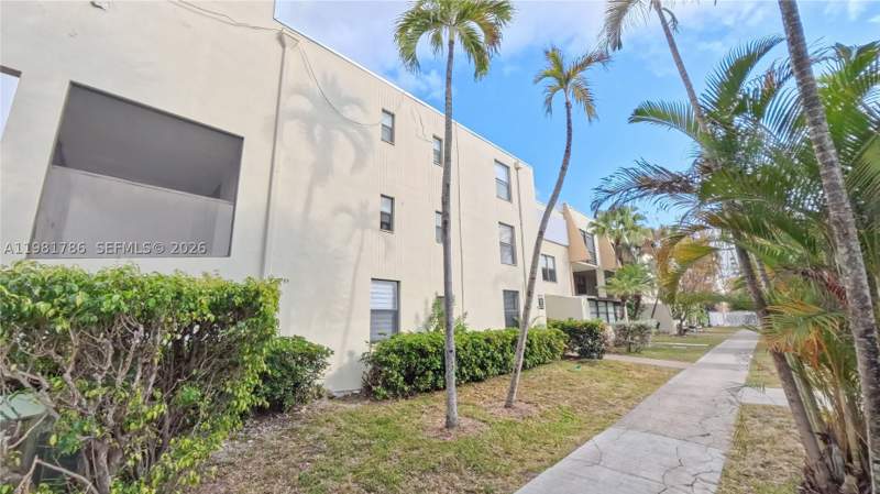 3 bedroom Condominium at 20300 W Country Club Dr Ph18-3, Villa Dorada Condo No 2, Aventura — photo 2