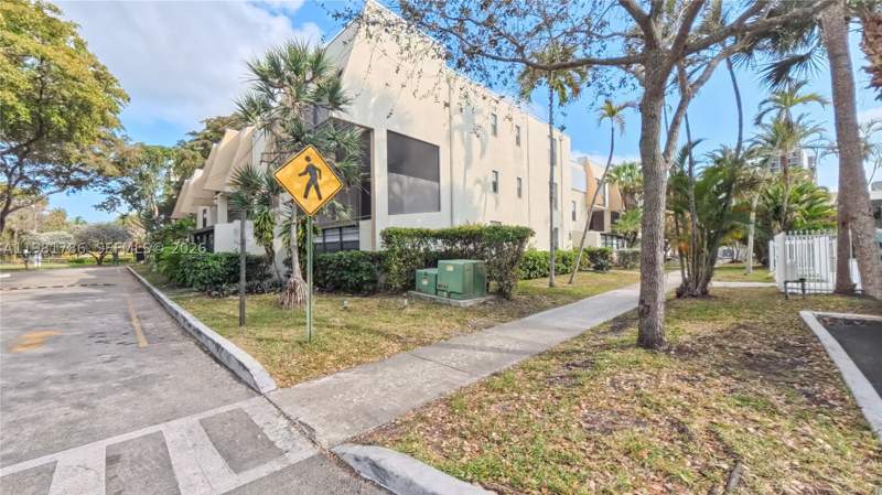 3 bedroom Condominium at 20300 W Country Club Dr Ph18-3, Villa Dorada Condo No 2, Aventura — photo 3