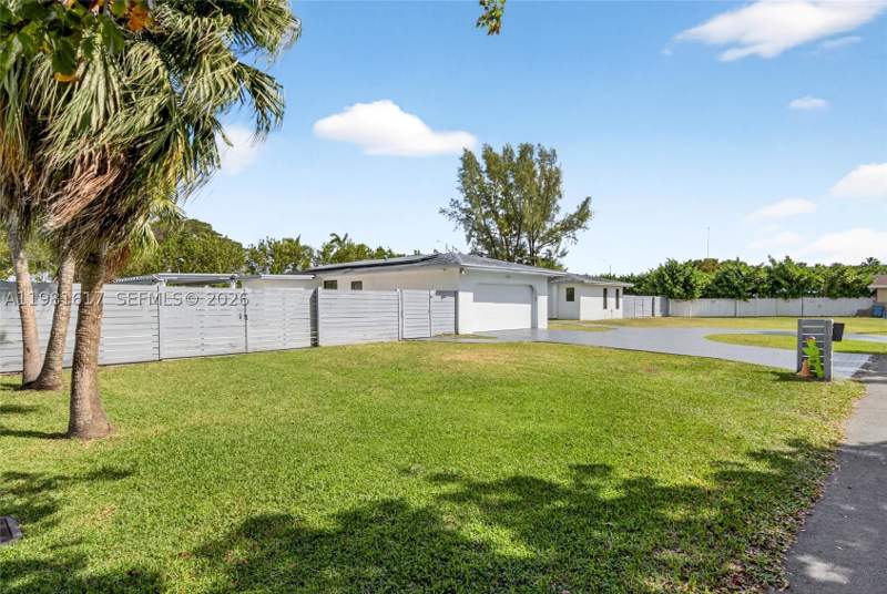 6 bedroom SingleFamilyResidence at 11951 SW 120th Ter, Pine Meadows Estates, Miami — photo 3