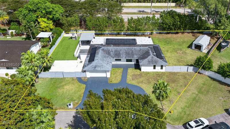 6 bedroom SingleFamilyResidence at 11951 SW 120th Ter, Pine Meadows Estates, Miami — photo 4