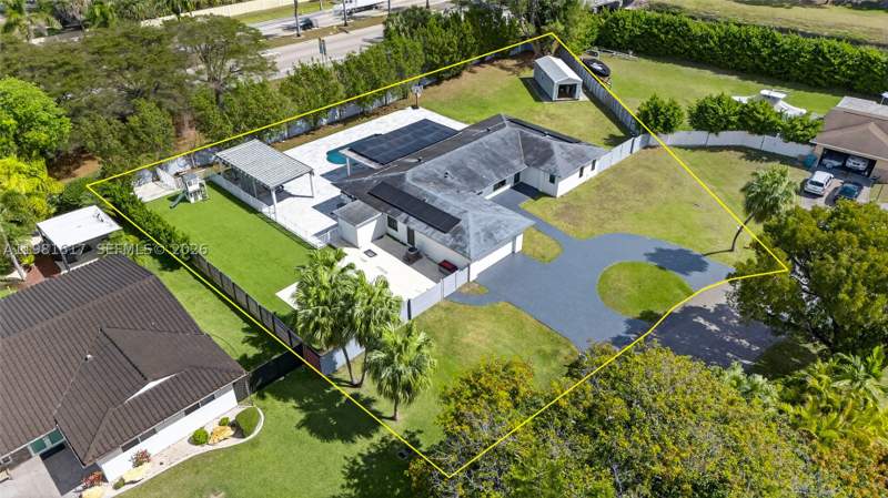 6 bedroom SingleFamilyResidence at 11951 SW 120th Ter, Pine Meadows Estates, Miami — photo 5