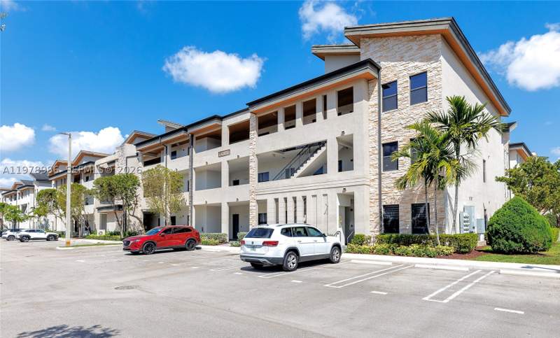 3 bedroom Condominium at 7925 NW 104th Ave 28, Apex At Park Central Cond, Doral — photo 2