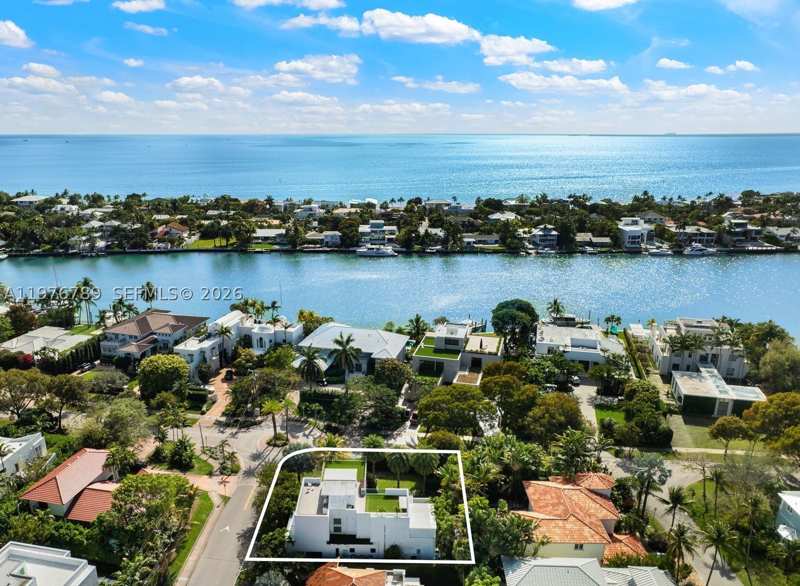 6 bedroom SingleFamilyResidence at 741 Harbor Dr, Biscayne Key Estates, Key Biscayne — photo 1