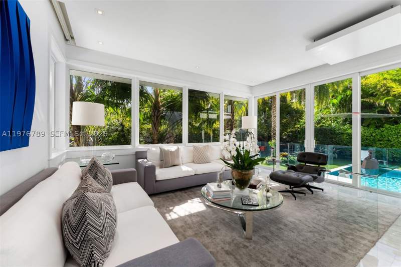 6 bedroom SingleFamilyResidence at 741 Harbor Dr, Biscayne Key Estates, Key Biscayne — photo 4