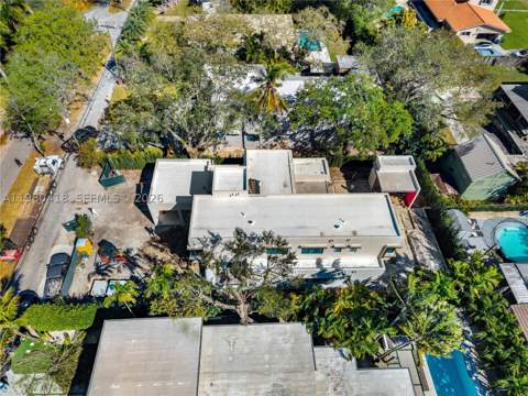 820 NE 111th St, Biscayne Park FL - photo 12 of 35