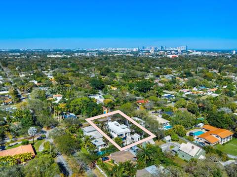 820 NE 111th St, Biscayne Park FL - photo 8 of 35