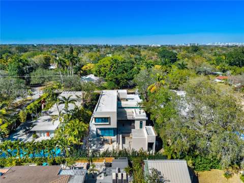 820 NE 111th St, Biscayne Park FL - photo 9 of 35