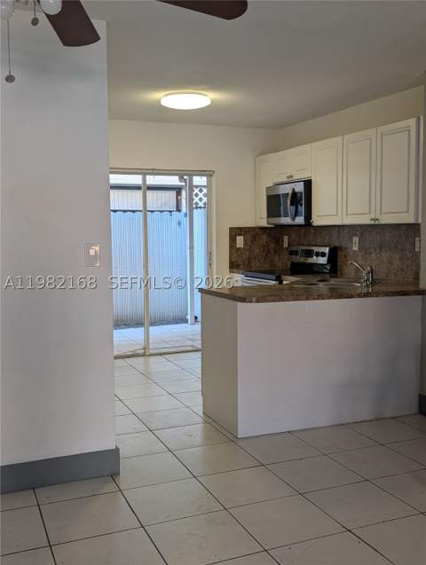 2485 W 76th St 109, Hialeah FL - photo 10 of 22