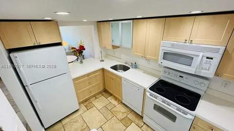 240 Galen Dr 314, Key Biscayne FL - photo 7 of 10