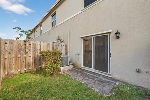476 NE 4th Ln, Florida City FL - photo 12 of 39