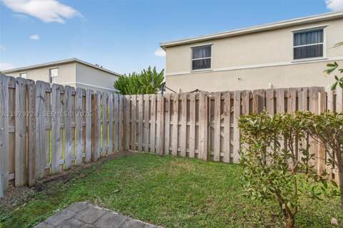 476 NE 4th Ln, Florida City FL - photo 13 of 39