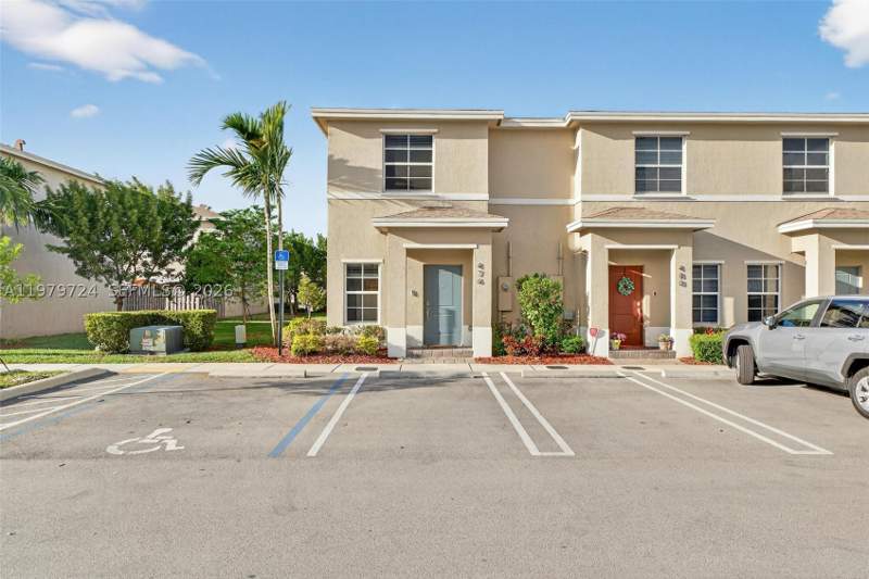 2 bedroom Townhouse at 476 NE 4th Ln, Fvp Subdivision, Florida City — photo 2