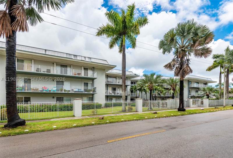 1 bedroom Condominium at 7403 SW 82nd St 212N, Silver Palms At Dadeland, Miami — photo 3