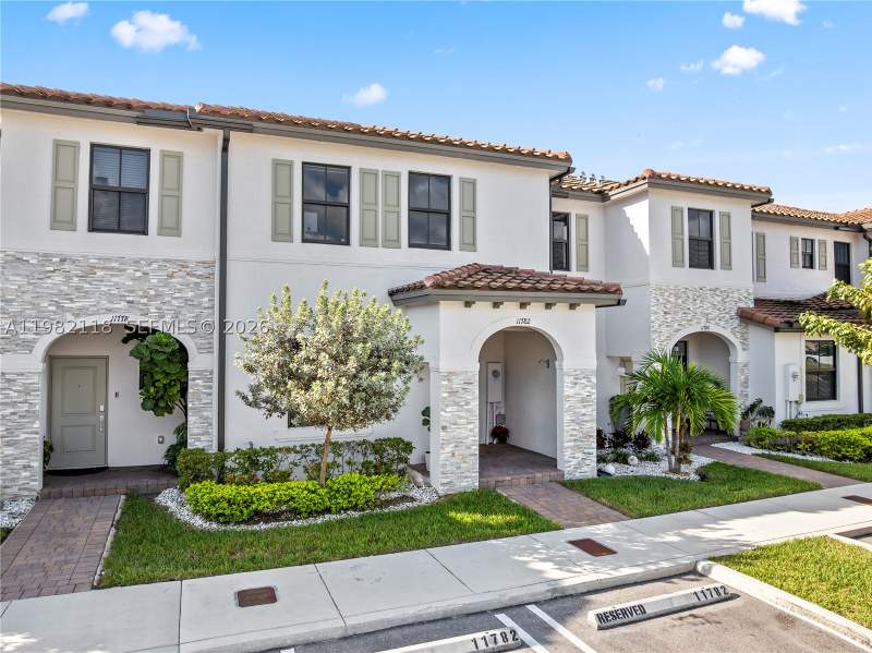 3 bedroom Townhouse at 11782 SW 246th Ln, Silver Palm Residential H, Homestead — photo 2