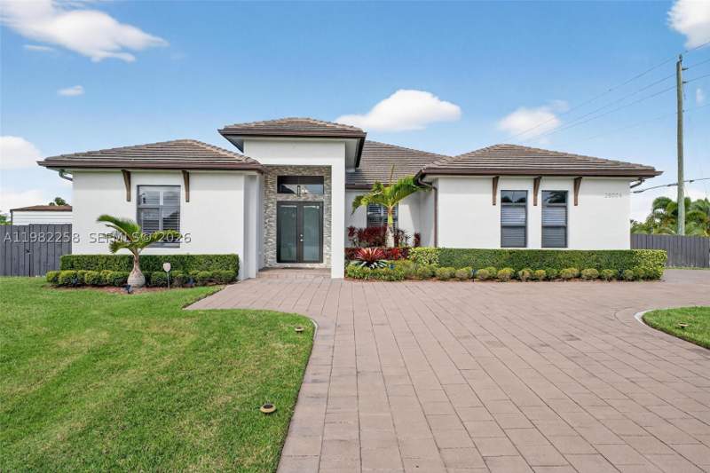 5 bedroom SingleFamilyResidence at 28004 SW 169th Ct, The Redlands Sec 2, Homestead — photo 2