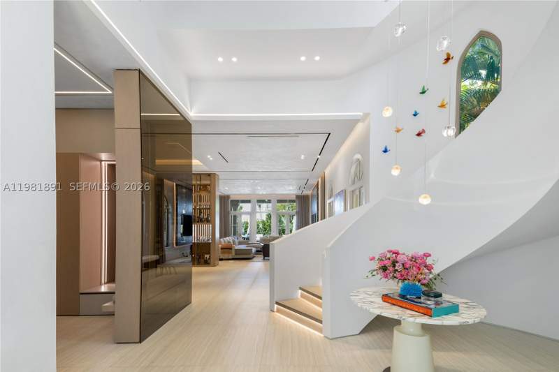 6 bedroom SingleFamilyResidence at 1522 Island Blvd, Villa Flora at Williams, Aventura — photo 2