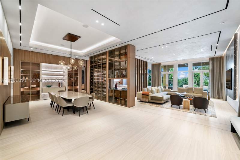 6 bedroom SingleFamilyResidence at 1522 Island Blvd, Villa Flora at Williams, Aventura — photo 5