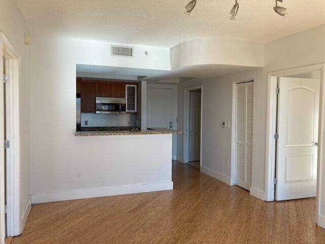 2 bedroom Condominium at 110 Washington Avenue 1717, The Cosmopolitan Residence, Miami Beach — photo 2