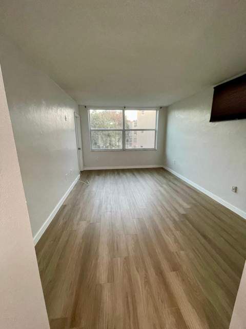 1401 NE 191st Street, Miami FL - photo 12 of 31