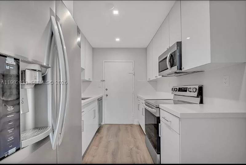 1 bedroom Condominium at 5401 Collins Ave 411, The Carriage House Condo, Miami Beach — photo 4