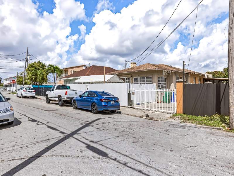 3 bedroom SingleFamilyResidence at 1757 NW 1st Street, Orange Park, Miami — photo 4