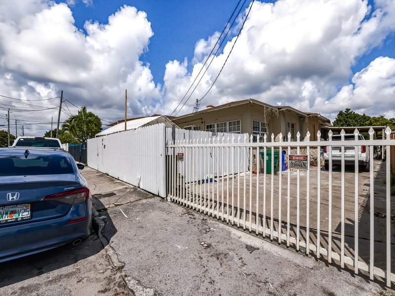 3 bedroom SingleFamilyResidence at 1757 NW 1st Street, Orange Park, Miami — photo 5