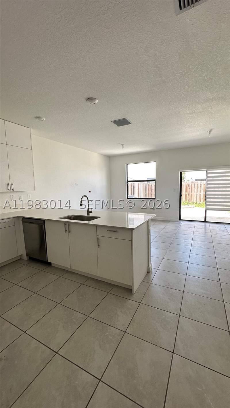 3 bedroom SingleFamilyResidence at 12863 SW 233rd Ter, Kendall Assemblage South, Homestead — photo 4