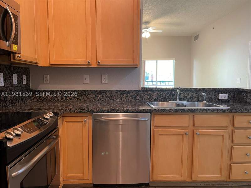 2 bedroom Condominium at 6001 SW 70th St 130, Valencia Condo, South Miami — photo 3