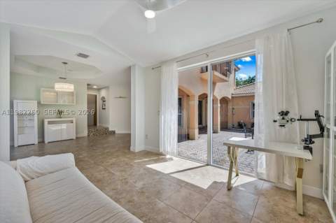 9057 SW 161st Ter, Palmetto Bay FL - photo 10 of 40