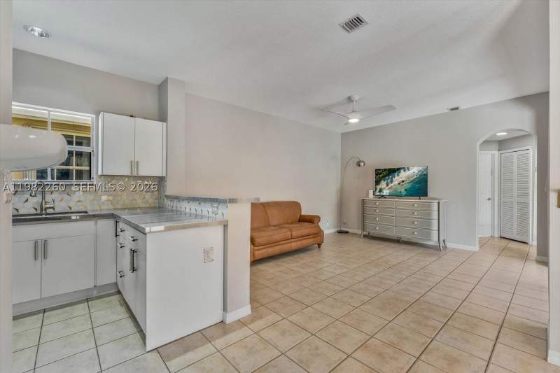 4 bedroom SingleFamilyResidence at 9057 SW 161st Ter, Karenero Falls, Palmetto Bay — photo 4