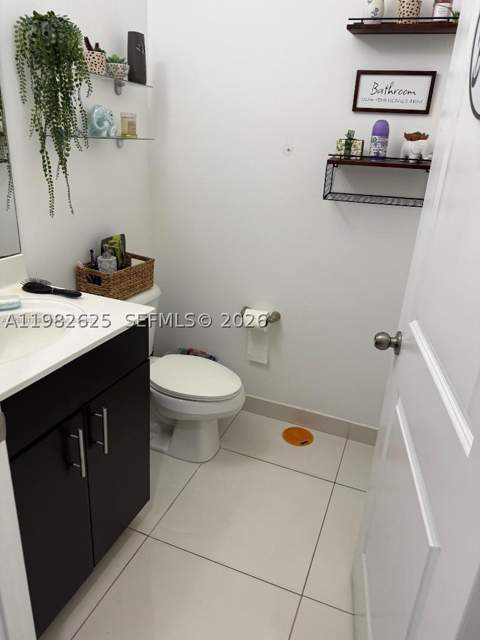 424 NE 194th Ter, Miami FL - photo 20 of 27