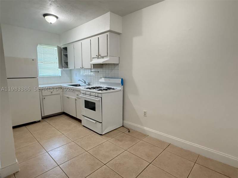 1 bedroom Condominium at 4300 SW 67th Ave 38, Gables Edge Condo, Miami — photo 2
