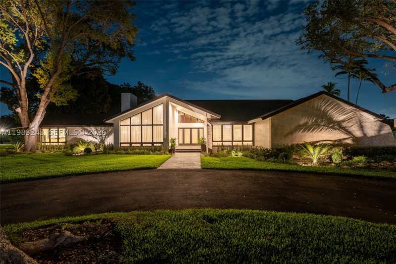 5 bedroom SingleFamilyResidence at 8967 SW 117th St, Country Grove Estates, Miami — photo 1